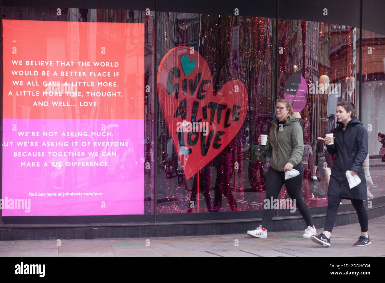 Londres, Royaume-Uni, 25 novembre 2020 : les magasins de Londres ne sont ouverts que pour Click and Collect jusqu'au 2 décembre, date de la fin du confinement en anglais. Le maire de Londres, Sadiq Khan, a déclaré qu'il voulait que Londres soit au niveau 2 des restrictions post-verrouillage. Anna Watson/Alay Live News Banque D'Images
