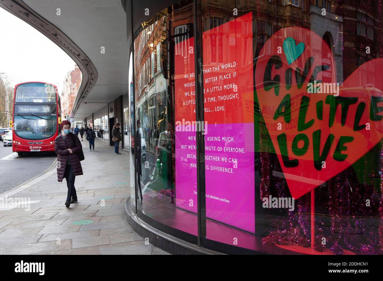 Londres, Royaume-Uni, 25 novembre 2020 : les magasins de Londres ne sont ouverts que pour Click and Collect jusqu'au 2 décembre, date de la fin du confinement en anglais. Le maire de Londres, Sadiq Khan, a déclaré qu'il voulait que Londres soit au niveau 2 des restrictions post-verrouillage. Anna Watson/Alay Live News Banque D'Images