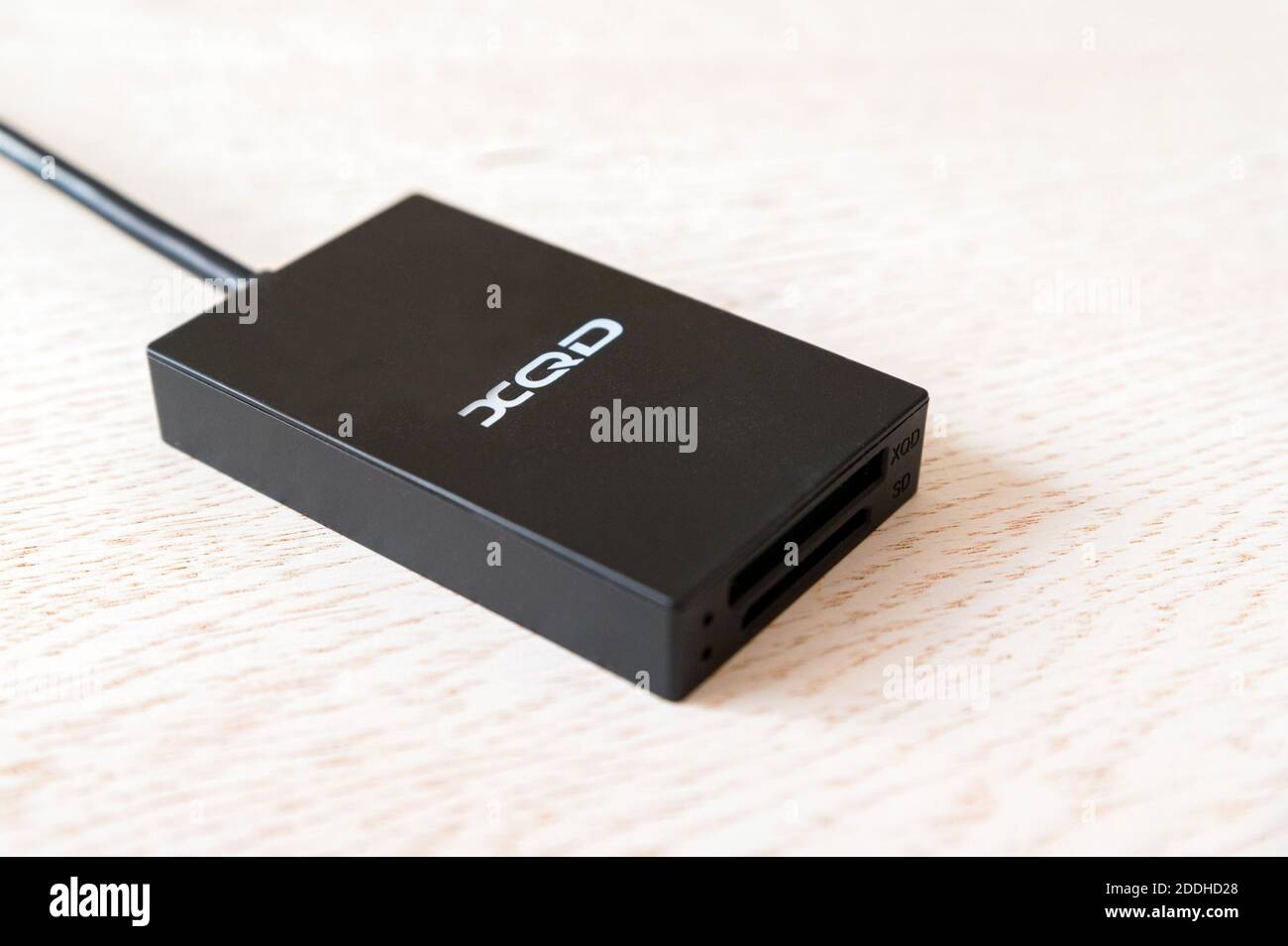 Gros plan du lecteur de carte noir capable de lire les cartes SD, micro SD et XQD Banque D'Images