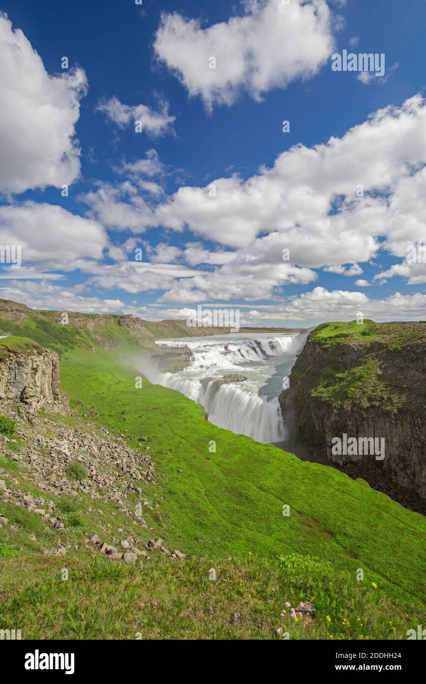 Chute d'eau de Gullfoss / chutes d'or située dans le canyon de la rivière Hvítá / Rivière Blanche, Haukadalur, sud-ouest de l'Islande Banque D'Images