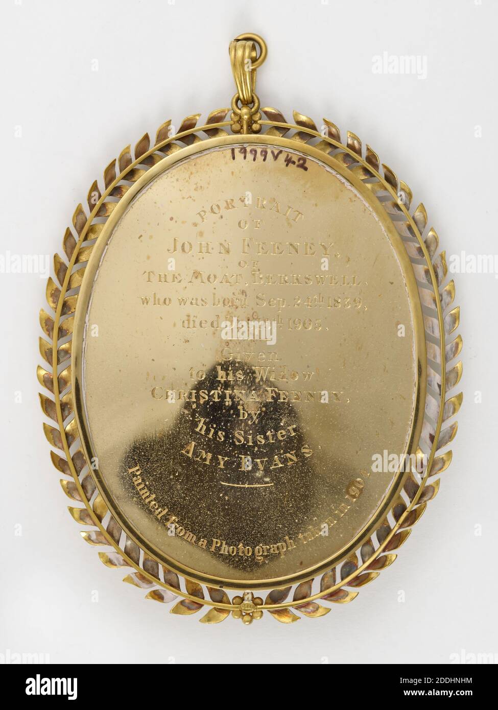 Portrait miniature de John Feeney, 1907 Allen Edward Everitt, John Feeney (1839-1905) était propriétaire du journal et philanthrope de la poste de Birmingham. Dans son désir, il a laissé la majeure partie de sa fortune à la charité, principalement pour le bénéfice de la ville de Birmingham, y compris £50,000 pour fournir une autre galerie pour le musée et la galerie d'art de Birmingham., histoire sociale, portrait, miniature, masculin, ovale, histoire de Birmingham, Charité, philanthropie Banque D'Images