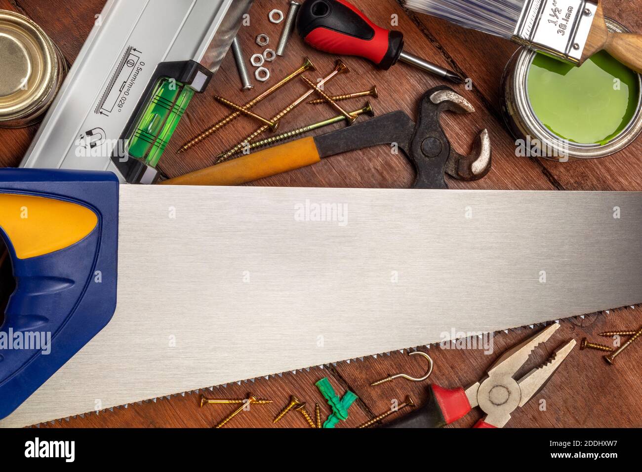 Sélection d'outils utilisés à la maison pour une réparation simple et maintenance - espace pour le texte Banque D'Images