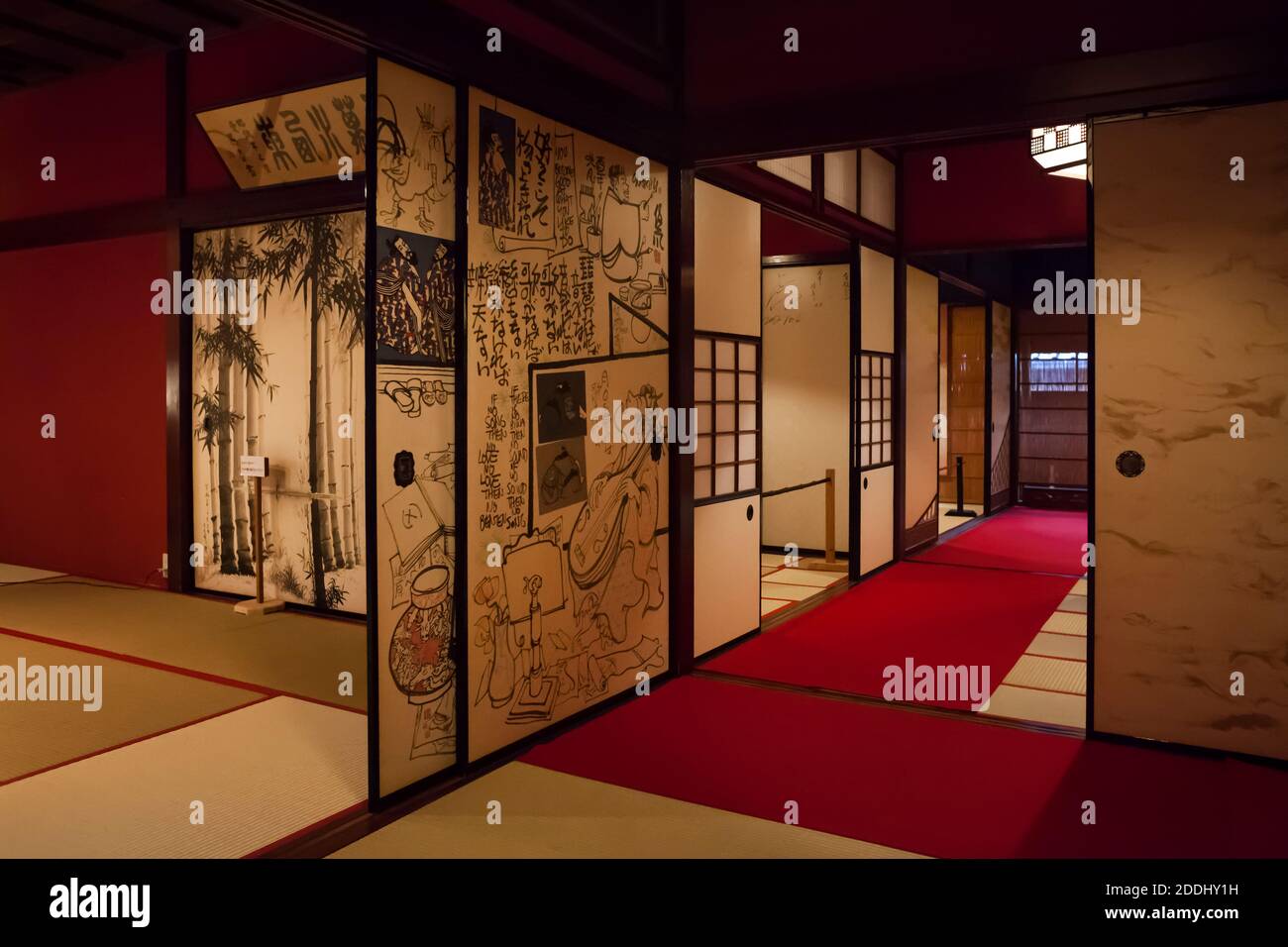 Vue horizontale de l'intérieur de la maison de thé Kaikaro Geisha à Higashi-chaga-gai, dans le district de Geisha, Kanazawa, Japon Banque D'Images