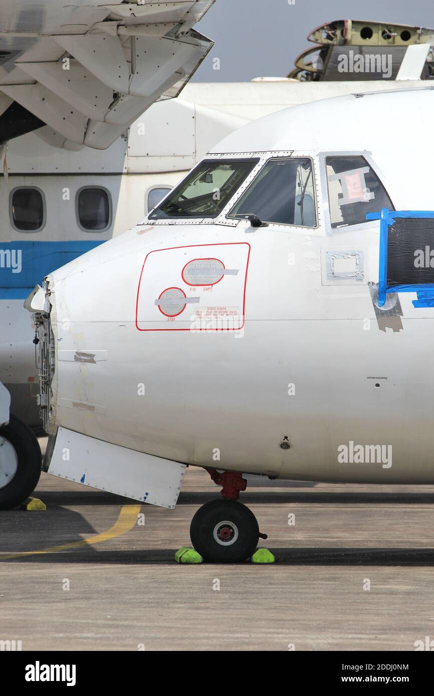 avion de ligne régional court-courrier au service de maintenance Banque D'Images