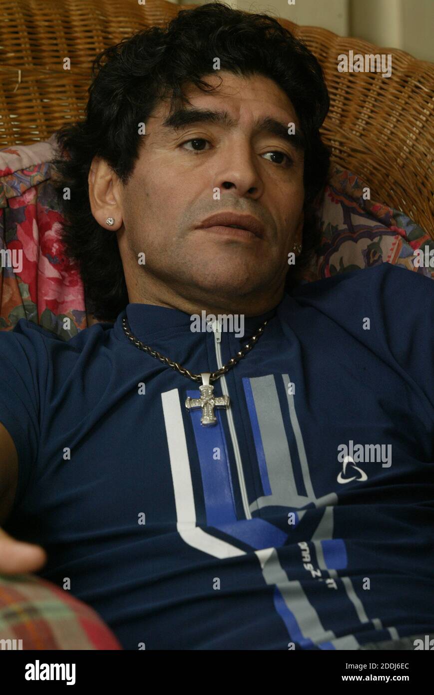 **PHOTO DE FICHIER** Diego Maradona est décédé après une crise cardiaque. Ancien footballeur argentin Diego Armando Maradona pendant son séjour à la Havane, Cuba en 2005, tout en détoxifiant en raison de sa toxicomanie. Naradona est décédé ce mercredi 25 novembre 2020, à l'âge de 60 ans, après avoir subi un arrêt respiratoire. Maradona est considéré comme l'un des meilleurs footballeurs de l'histoire du football. Crédit : Jorge Rey/MediaPunch Banque D'Images
