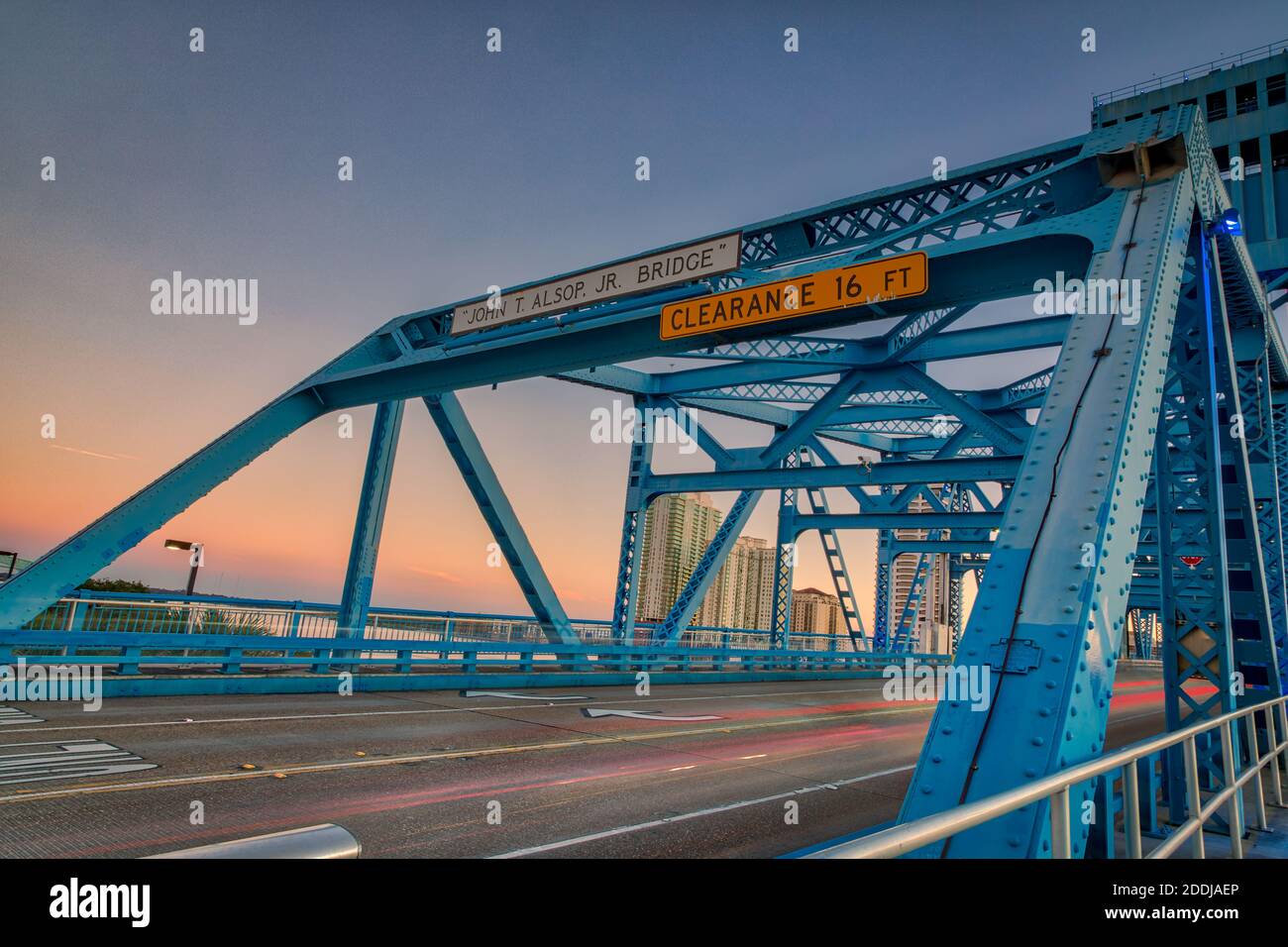 Pont de la rue principale Banque D'Images