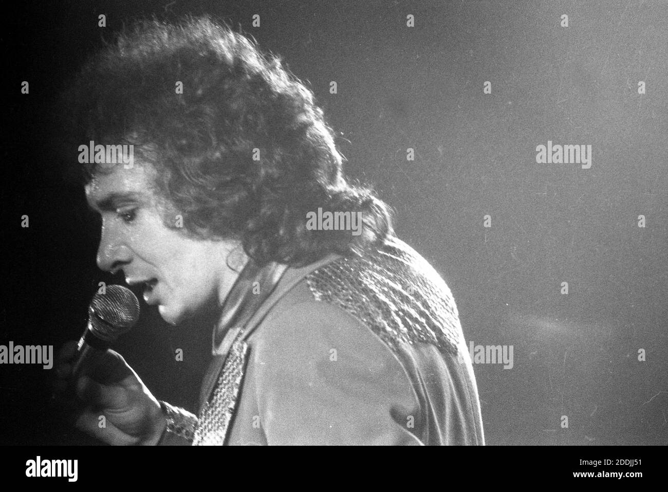 Michel Sardou se produit. (Photo non datée) photo par APS-Medias/ABACAPRESS.COM Banque D'Images