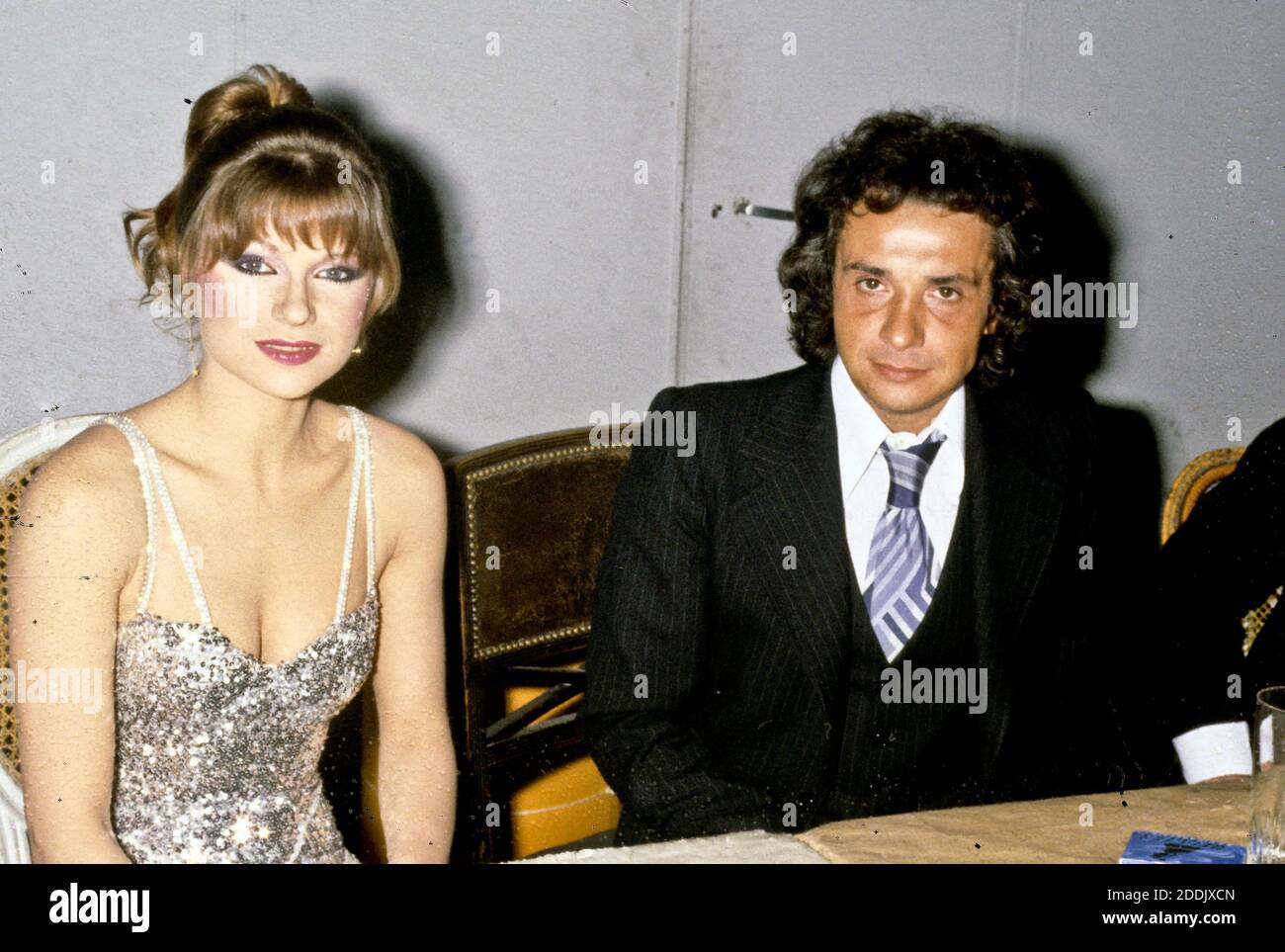 Michel Sardou lors d'une entrevue avec Karen Cheryl. (Photo non datée) photo par APS-Medias/ABACAPRESS.COM Banque D'Images