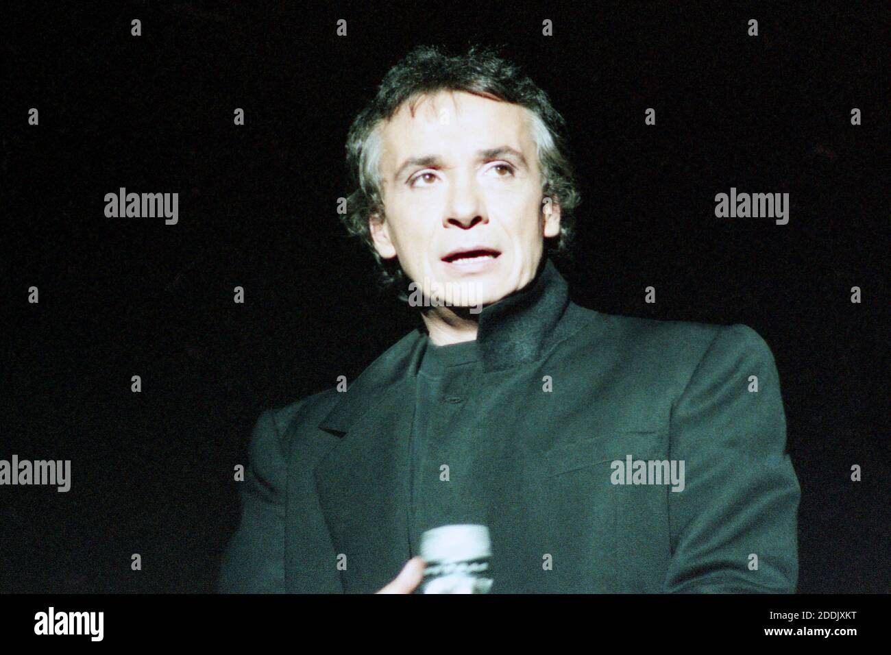 Michel Sardou se produit. (Photo non datée) photo par APS-Medias/ABACAPRESS.COM Banque D'Images