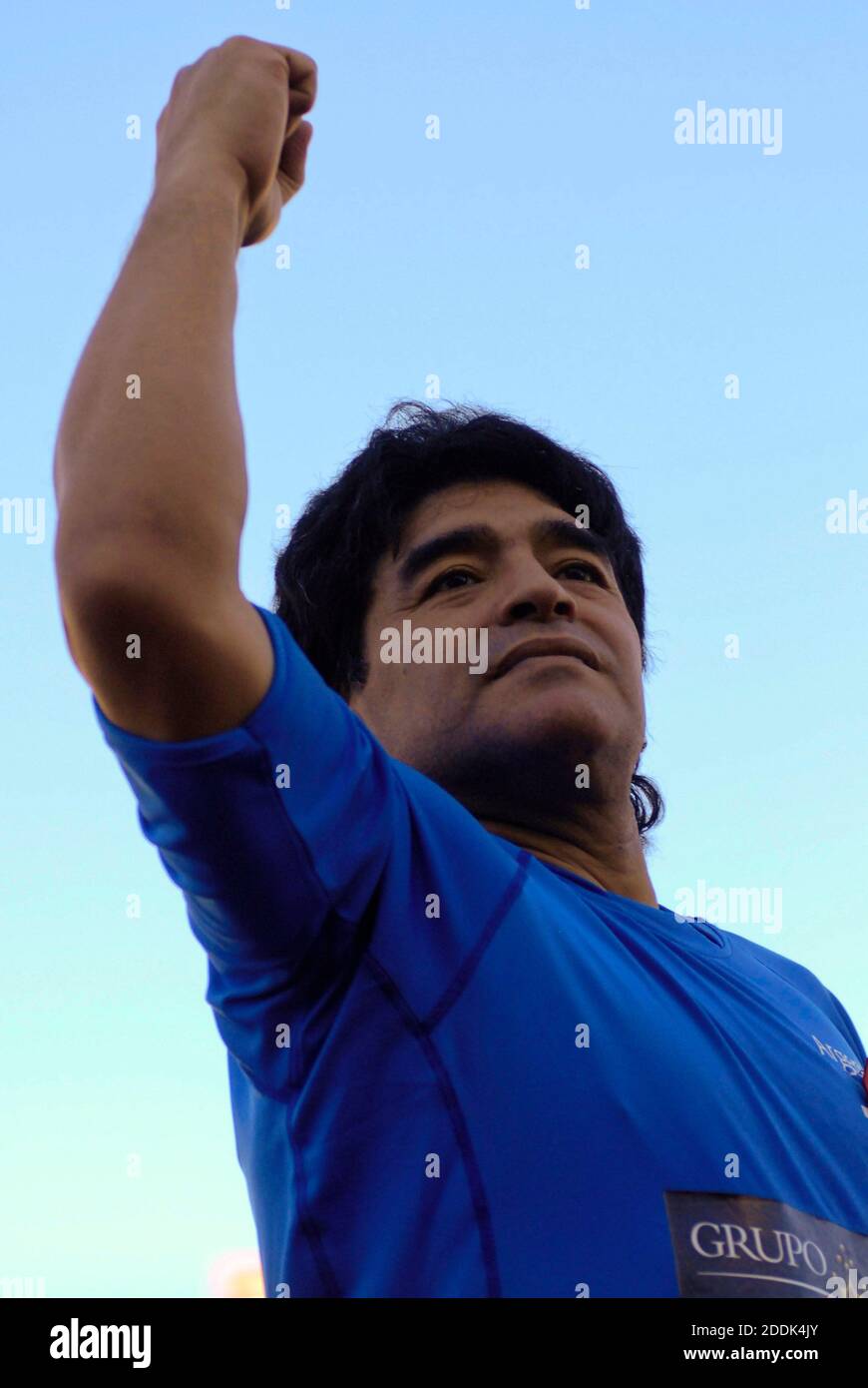 La Paz, Bolivie. 17 mars 2008. Diego MARADONA, star du football argentin, à la Paz, où il a joué un match de football contre l'ancienne coupe du monde de 1998, dirigée par le président bolivien Morales. Ce jeu a pour but de protester contre la récente décision de la FIFA d'interdire les matchs dans les stades à plus de 2750 mètres au-dessus du niveau de See et de venir en aide aux victimes des récentes inondations en Bolivie. (Credit image: © Christian Lombardi/ZUMA Press) Banque D'Images