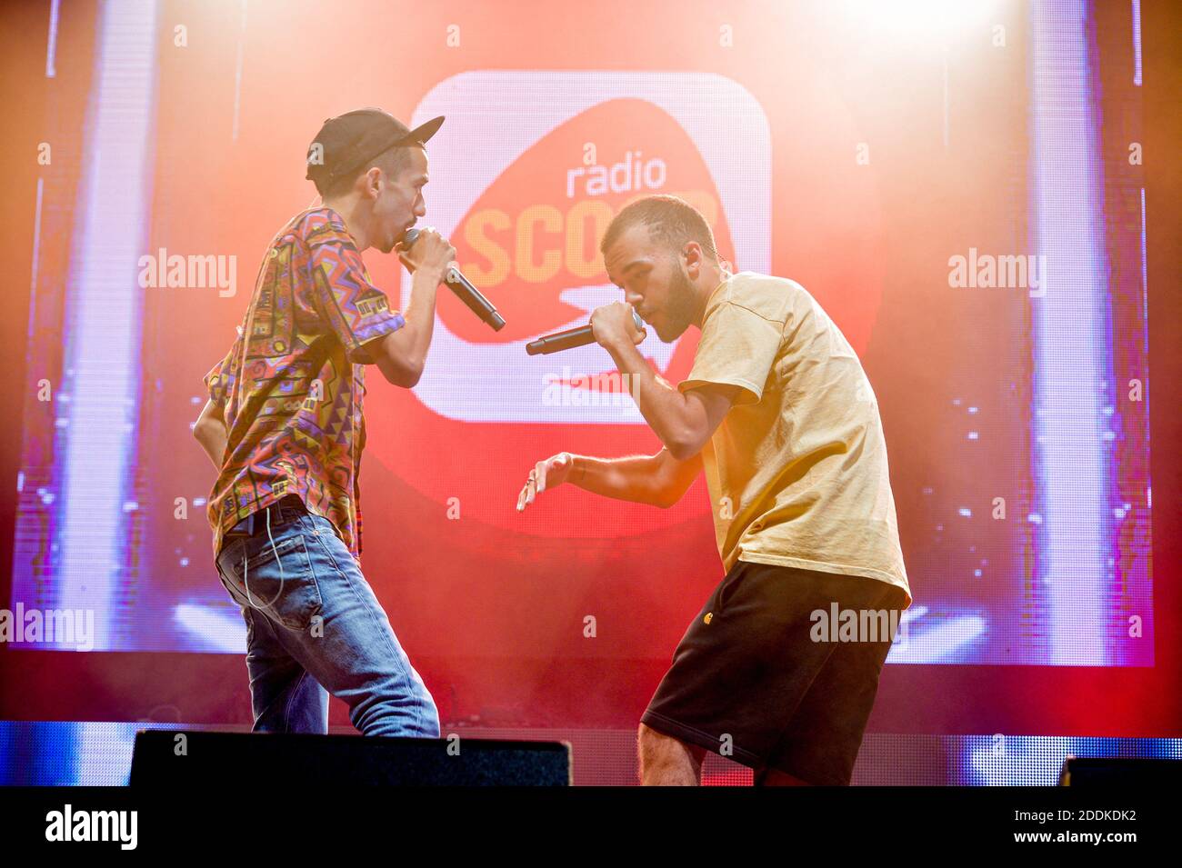 Big Flo & Oli se produit en direct sur scène lors du radio Scoop Music Tour 2019 à Feurs, en France, le 13 juillet 2019. Photo de Julien Reynaud/APS-Medias/ABACAPRESS.COM Banque D'Images