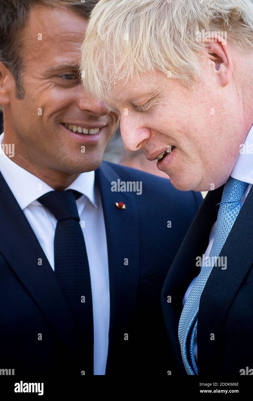 Le président français Emmanuel Macron accueille le Premier ministre britannique Boris Johnson avant une rencontre à l'Elysée Palace à Paris le 22 août 2019. Le Premier ministre britannique Boris Johnson rencontrera son homologue français à l'Elysée pour lui faire comprendre qu'il faut renégocier certains éléments du divorce imminent du Royaume-Uni hors de l'Union européenne. Photo par Eliot Blondt/ABACAPRESS.COM Banque D'Images