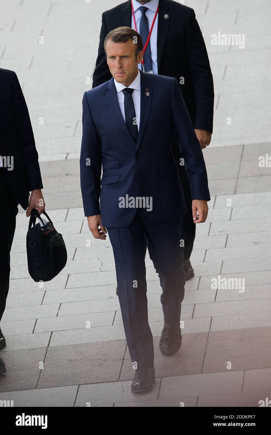 Le président français Emmanuel Macron marche à Biarritz, France, le 26 août 2019, au cours de la 3e journée du sommet du G7. Photo de Thibaud Moritz/ABACAPRESS.COM Banque D'Images