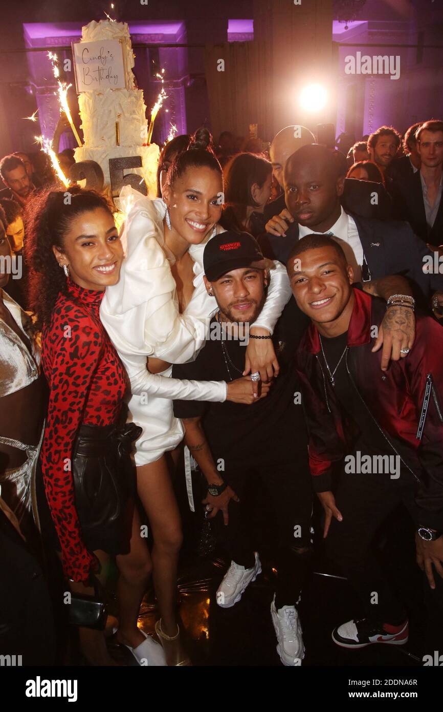 Imaan Hammam Cindy Bruna Neymar Et Kylian Mbappe Participant A La Fete Pour Celebrer Le 25eme Anniversaire De Cindy Bruna Organise Par Five Eyes Production A Lutetia Hotel A Paris France Le