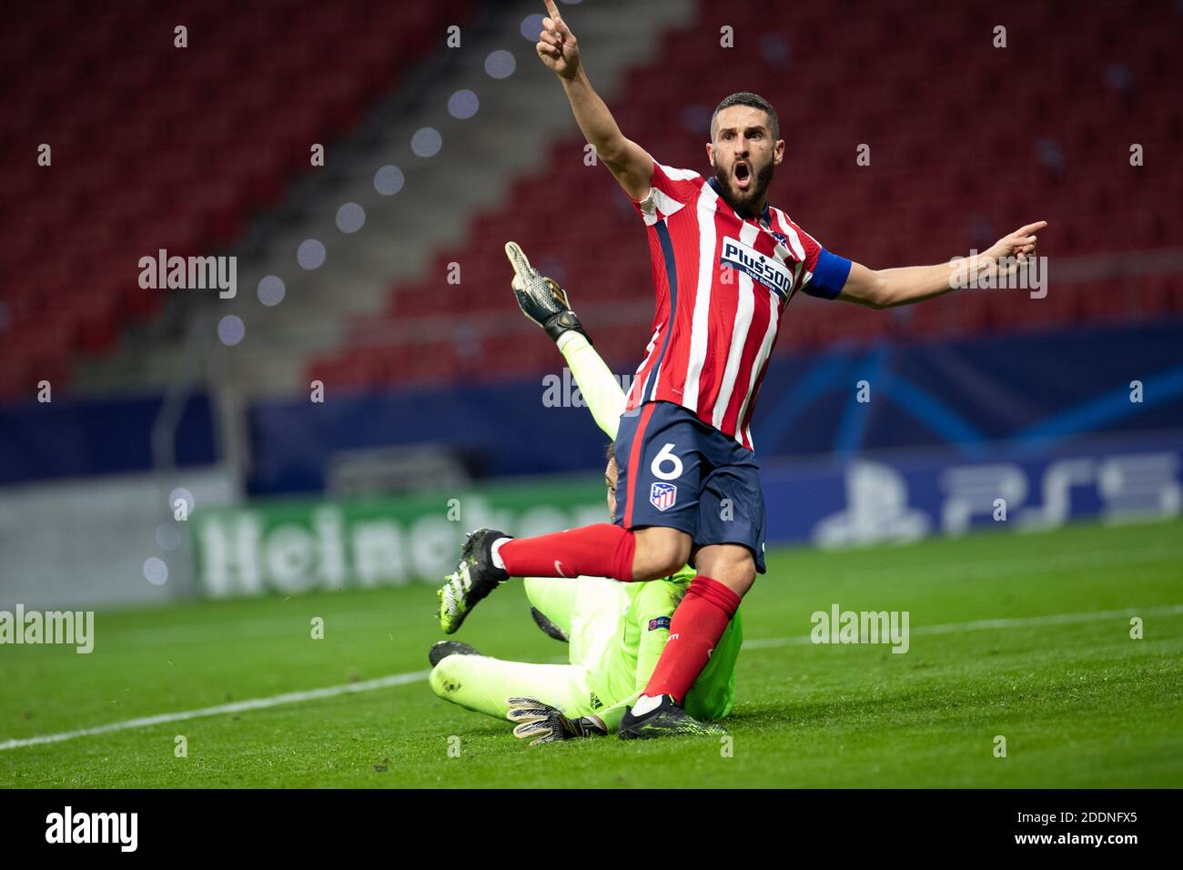 Madrid, Espagne. 25 novembre 2020. Le Koke de l'Atletico Madrid marque un but non-latéral, mais annulé par le VAR lors de l'UEFA Champions League Group UN match de football entre Atletico Madrid et Lokomotiv Moskva à Madrid, Espagne, le 25 novembre 2020. Credit: Meng Dingbo/Xinhua/Alay Live News Banque D'Images