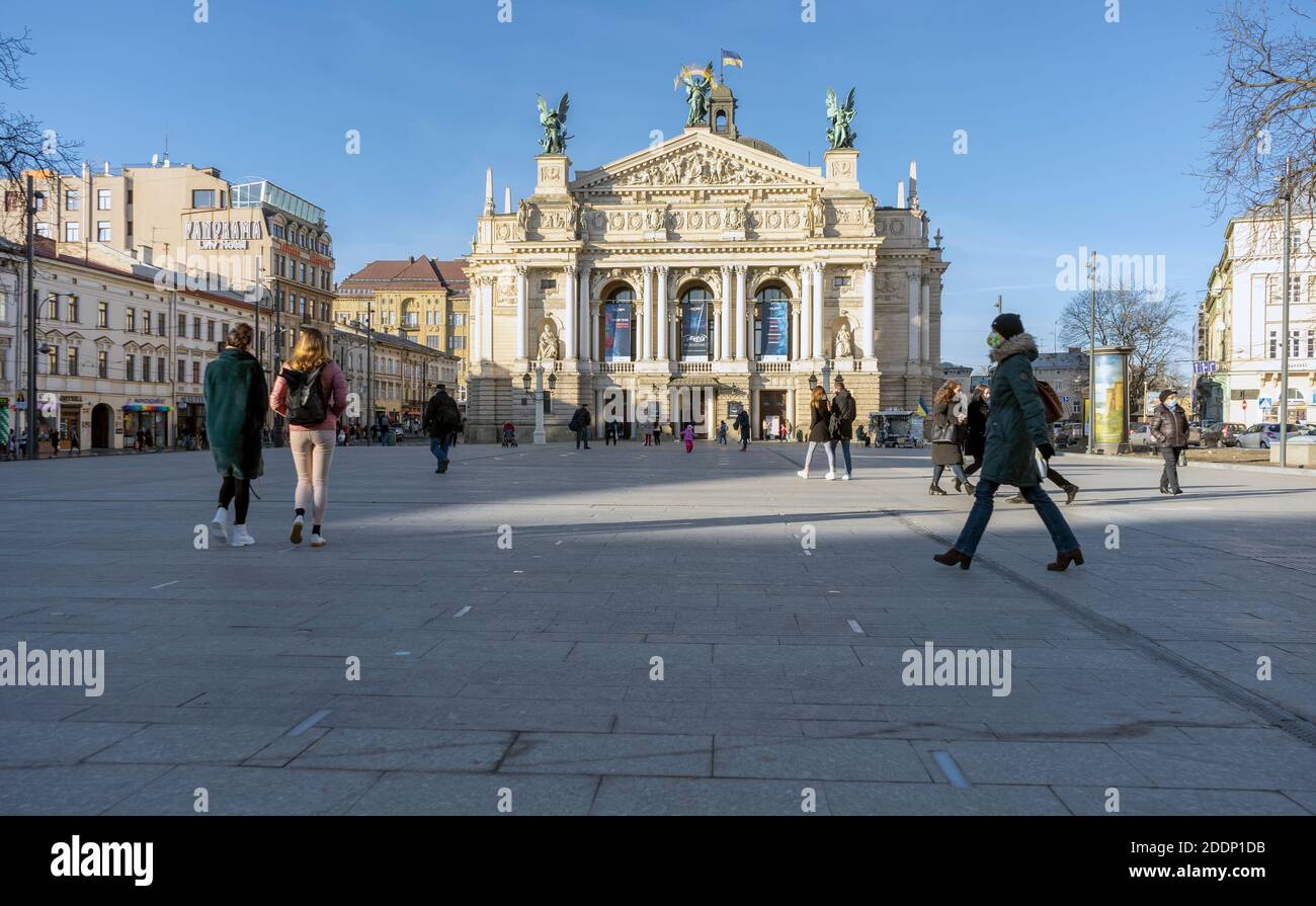 UKRAINE, LVIV, 25 NOVEMBRE 2020: Lviv National Academic Opera and Ballet Theatre nommé d'après Solomiya Krushelnytska en période de quarantaine Banque D'Images