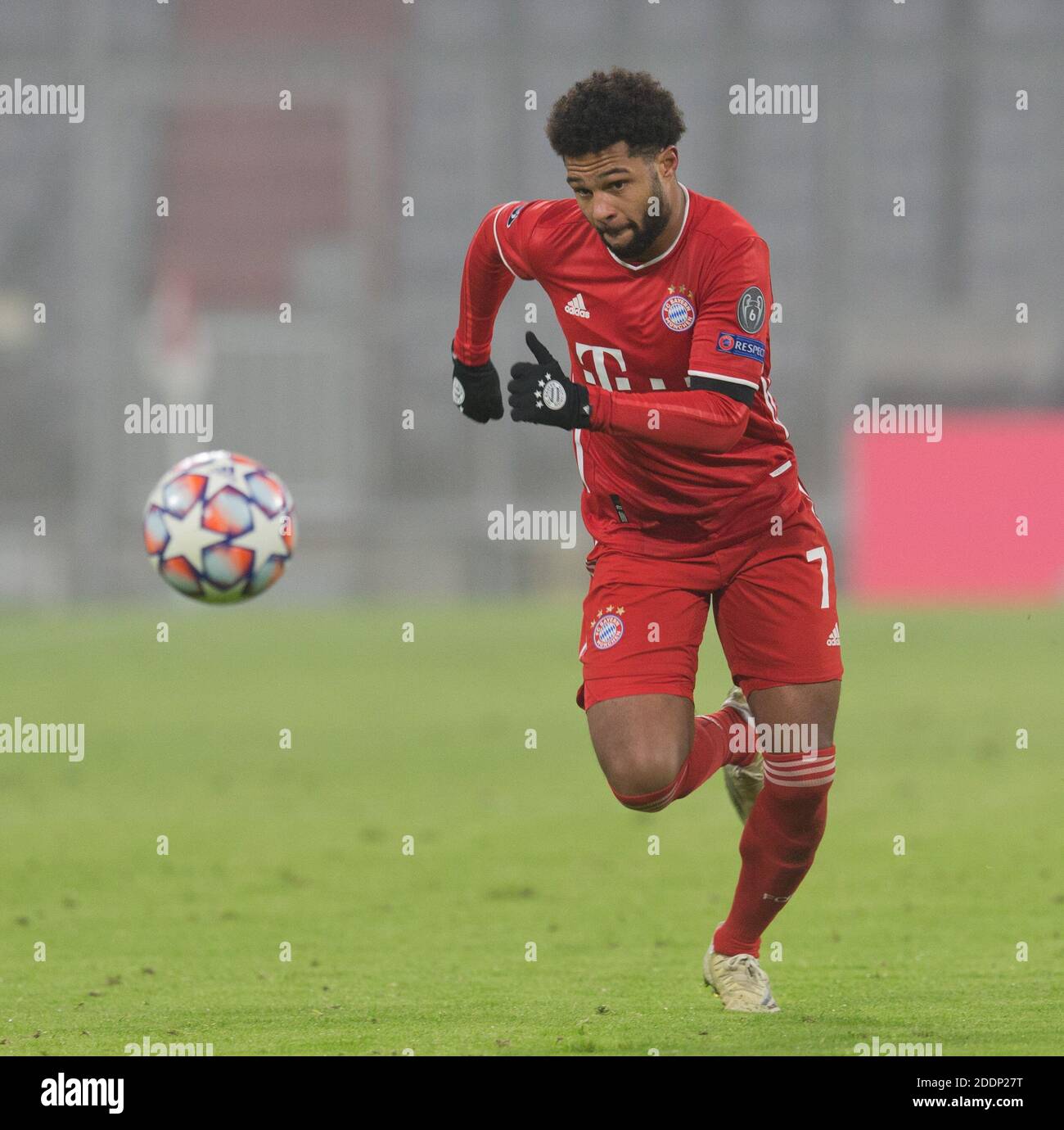 Munich, Allemagne. 25 novembre 2020. Serge Gnabry (FC Bayern Munich) sur le ballon, l'action individuelle, l'action football Ligue des champions de l'UEFA: FC Bayern Munich - FC Salzburg, 11/25/2020 - football Ligue des champions de l'UEFA: FC Bavaria Munich vs FC Salzburg, 25 novembre 2020-- | usage dans le monde crédit: dpa/Alay Live News Banque D'Images