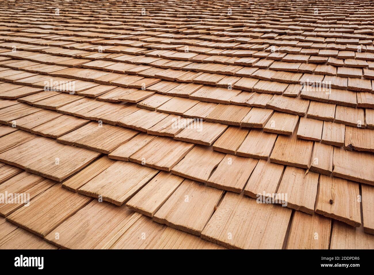 tuiles de toit en bois sur un toit Banque D'Images