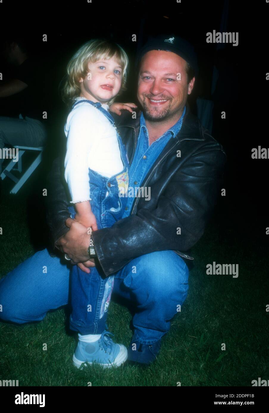 Los Angeles, Californie, États-Unis 13 avril 1996 (exclusivité) l'acteur Michael Chiklis et sa fille Autumn Chiklis participent à l'événement KidsPeace le 13 avril 1996 à Los Angeles, Californie, États-Unis. Photo par Barry King/Alay stock photo Banque D'Images