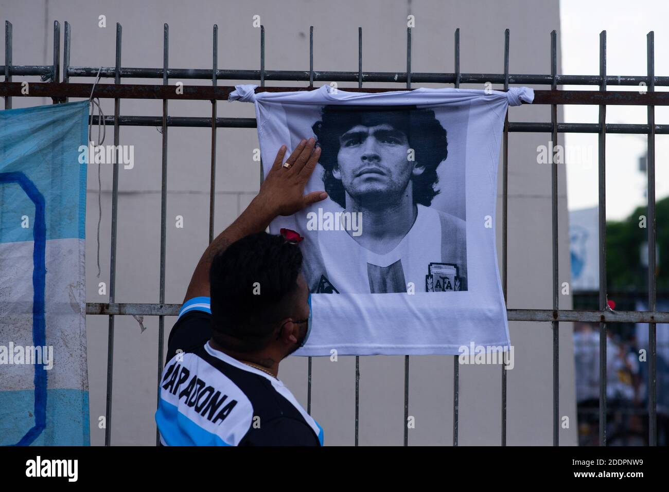 Buenos Aires, Argentine. 22 novembre 2020. La star Diego Armando Maradona meurt ce mercredi, le 25. L'ancien joueur est mort à Buenos Aires à l'âge de 60 ans. Les fans et les fans argentins ont fait leurs derniers respects au génie du football. Crédit: Mario de Fina/FotoArena/Alay Live News Banque D'Images