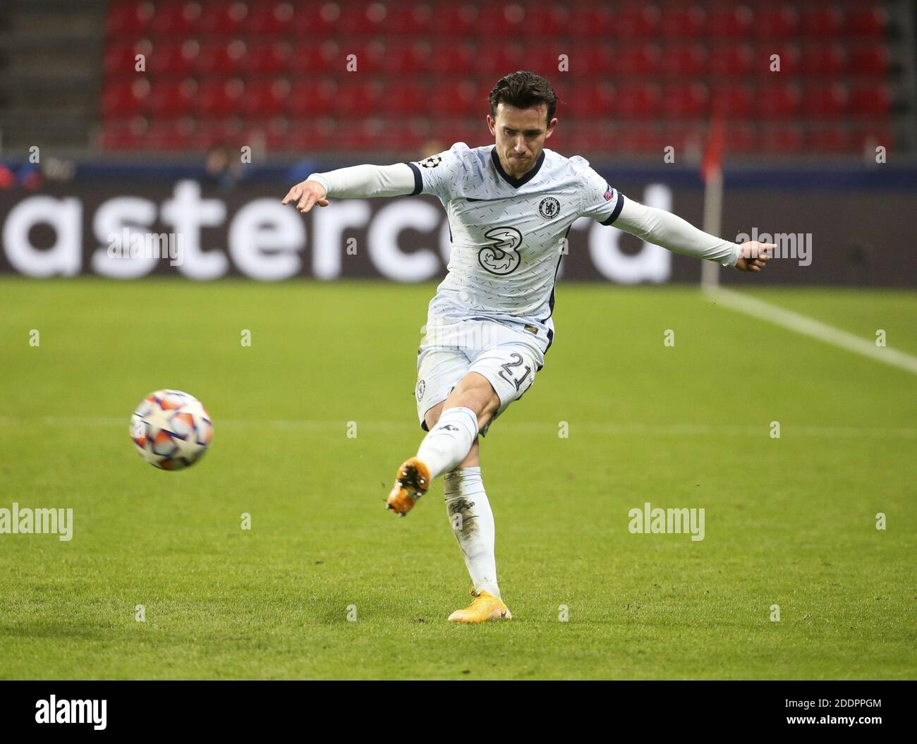 Ben Chilwell de Chelsea pendant la Ligue des champions de l'UEFA, le match de football du Groupe E entre le Stade Rennais et Chelsea le 2 novembre / LM Banque D'Images