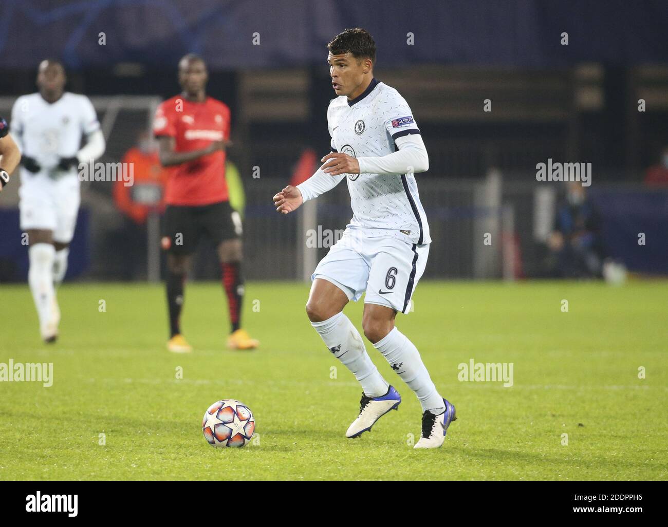 Thiago Silva de Chelsea pendant la Ligue des champions de l'UEFA, le groupe E de football match entre le Stade Rennais et Chelsea le 2 novembre / LM Banque D'Images