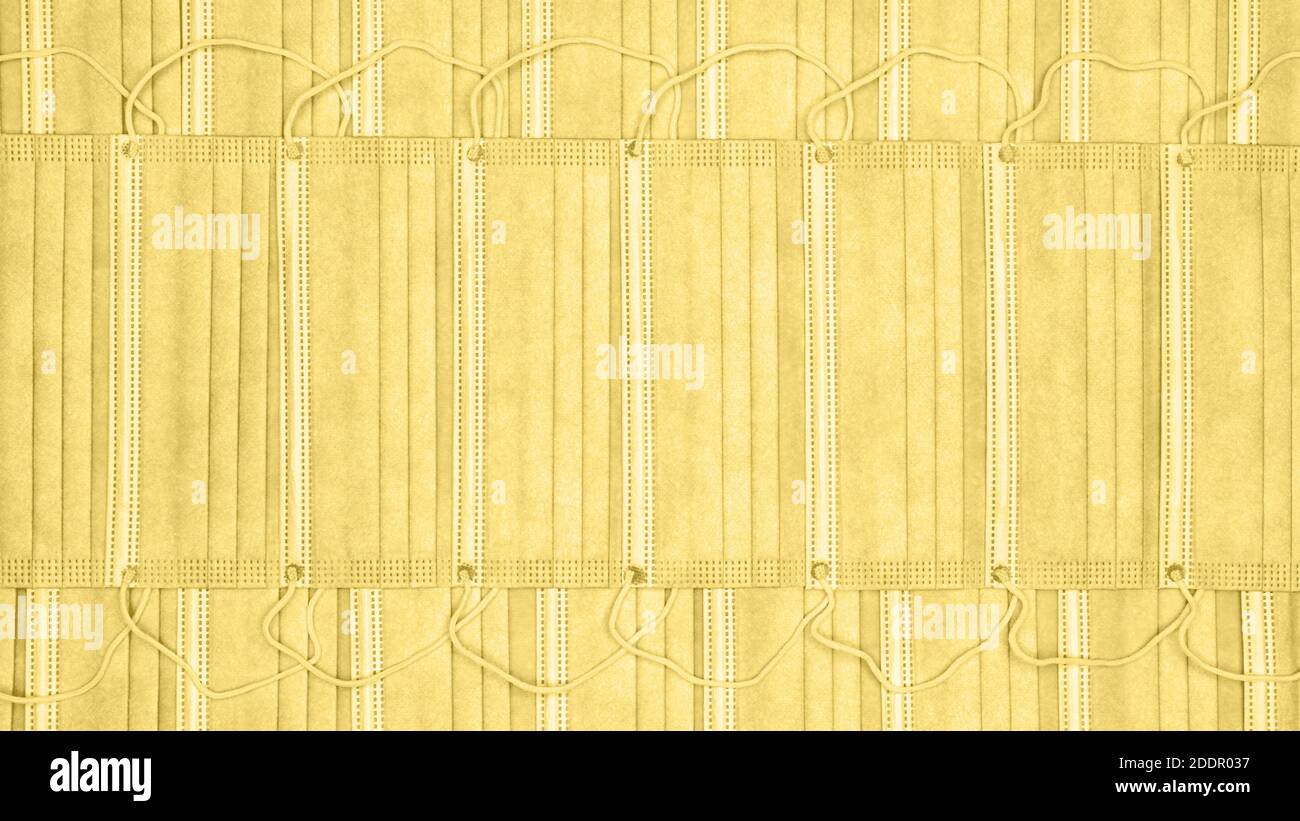 Arrière-plan des masques chirurgicaux de lot. Vue rapprochée du bandage respiratoire médical pour le visage humain avec des sangles d'oreille en caoutchouc. Toile de fond de la médecine abstraite Banque D'Images
