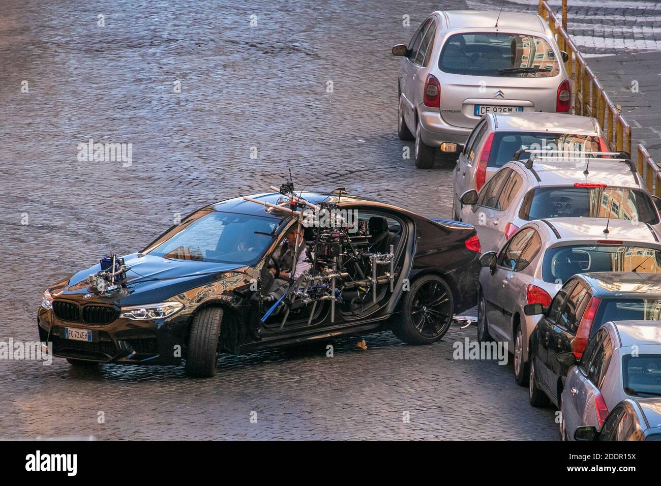 ROME ITALIE 26 novembre 2020. Haley Atwell qui covedette avec Tom Cruise sur le set pendant le tournage de la suite d'action d'espion Mission impossible 7 Balance dans les rues de Rome dirigée par Christopher McQuarrie. La production de films a dû être interrompue en raison de l'épidémie de coronavirus COVID-19.Credit: amer ghazzal/Alamy Live News Banque D'Images