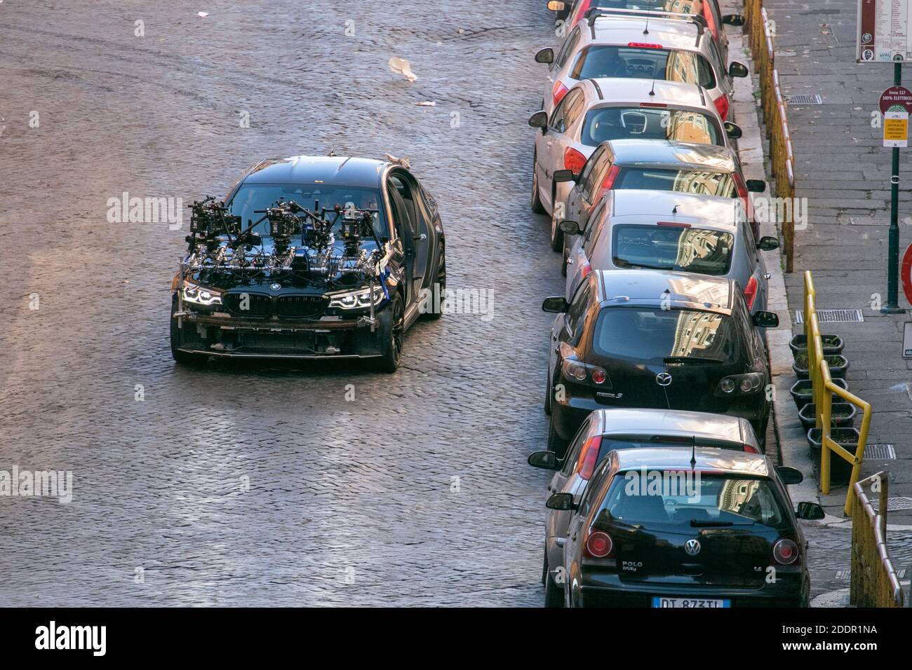 ROME ITALIE 26 novembre 2020. Haley Atwell qui covedette avec Tom Cruise sur le set pendant le tournage de la suite d'action d'espion Mission impossible 7 Balance dans les rues de Rome dirigée par Christopher McQuarrie. La production de films a dû être interrompue en raison de l'épidémie de coronavirus COVID-19.Credit: amer ghazzal/Alamy Live News Banque D'Images