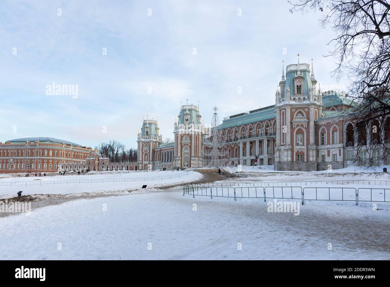 Parc Tsaritsyno - Musée à l'hiver du 08 février 2019. Réserve du musée historique et architectural de l'État. Vue sur la façade principale du palais. Banque D'Images