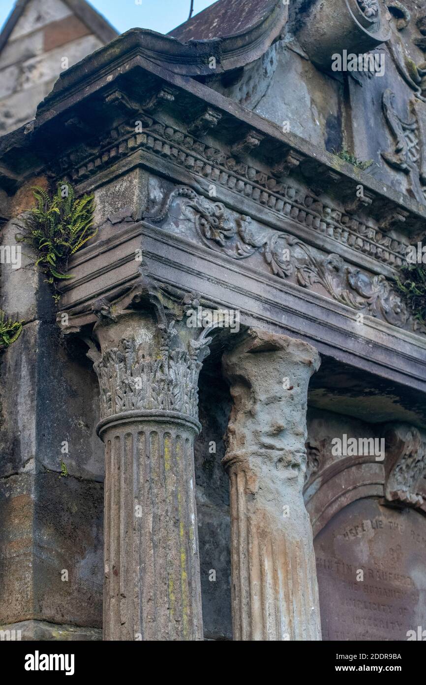 Kilwinning, Écosse, Royaume-Uni. 22 novembre 2020 : cimetière du cimetière de l'abbaye de Kilwinning. Banque D'Images