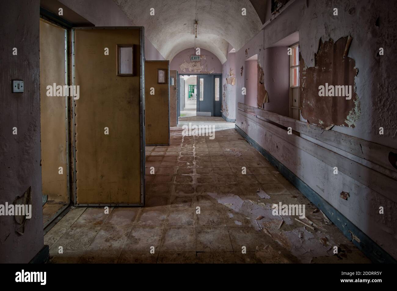 Les cellules rembourrées de l'aile sécurisée. Des images DE CREEPY ont révélé l'asile irlandais infâme qui a torturé les homosexuels et traité les malades mentaux avec Banque D'Images