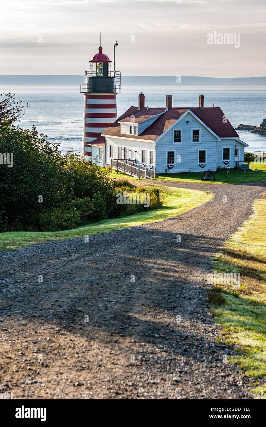 Le phare de West Quoddy Head à Lubec, Maine, a été construit en 1808 Banque D'Images