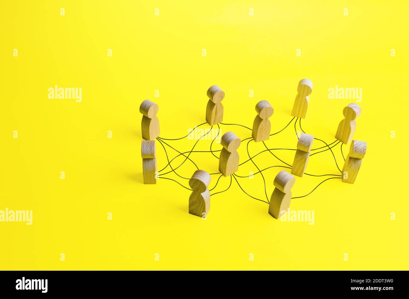 Personnes connectées par un réseau de lignes. Communication, établissement de relations commerciales. Structure non conventionnelle de l'entreprise, responsable de la distribution Banque D'Images