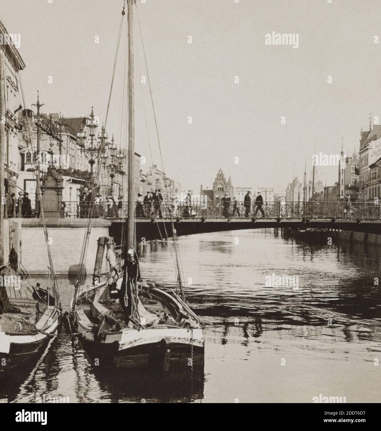 Photo rétro de Koninsberg: rivière Prigel. Prusse orientale, Allemagne impériale. 1908 Banque D'Images