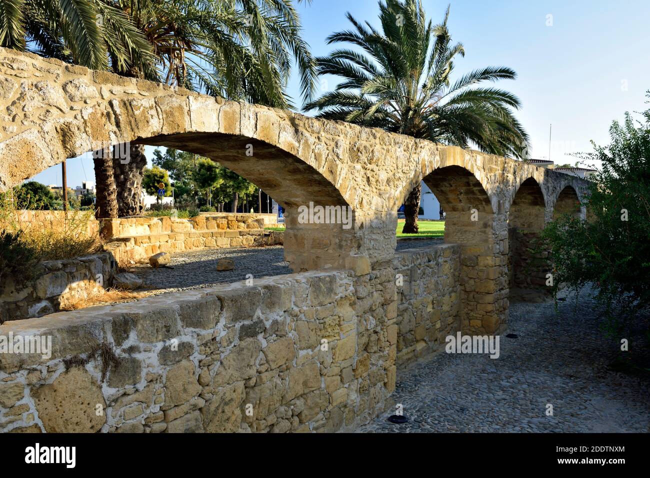 Partie des vestiges d'un ancien aqueduc du XVIIIe siècle à Nicosie, Chypre Banque D'Images