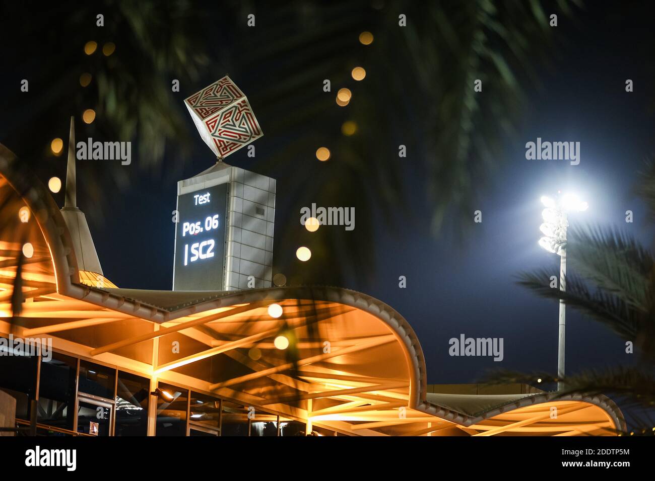 Padddock de nuit pendant la Formule 1 Gulf Air Bahreïn Grand Prix 2020, du 27 au 29 novembre 2020 sur le circuit international de Bahreïn, à Sakhir, Bahreïn - photo Antonin Vincent / DPPI / LM Banque D'Images