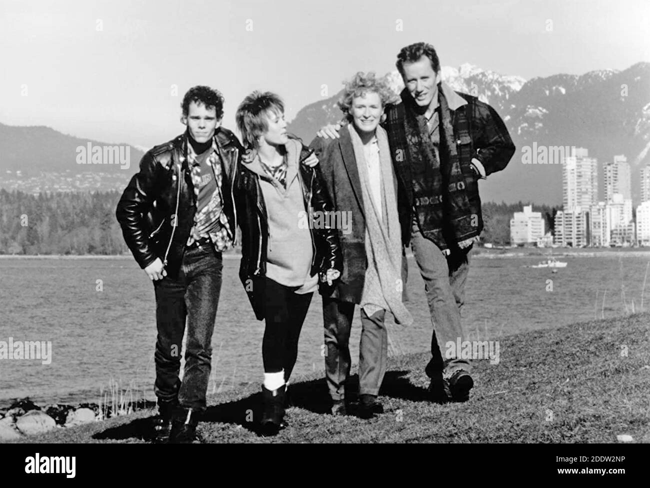 IMMÉDIATE FAMILLE 1989 Columbia Images film avec de gauche: Kevin Dillon, Mary Stuart Masterson, Glen Close et James Woods Banque D'Images