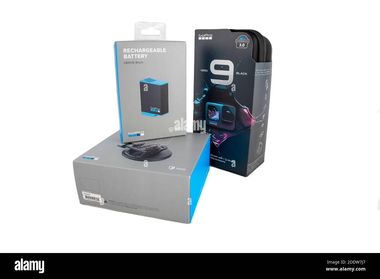 Moscou,Russie - 20 novembre 2020: Boîte d'usine avec le cas spécial original nouveau phare caméra action gopro héros 9 et accessoires dans des boîtes isolées. Banque D'Images
