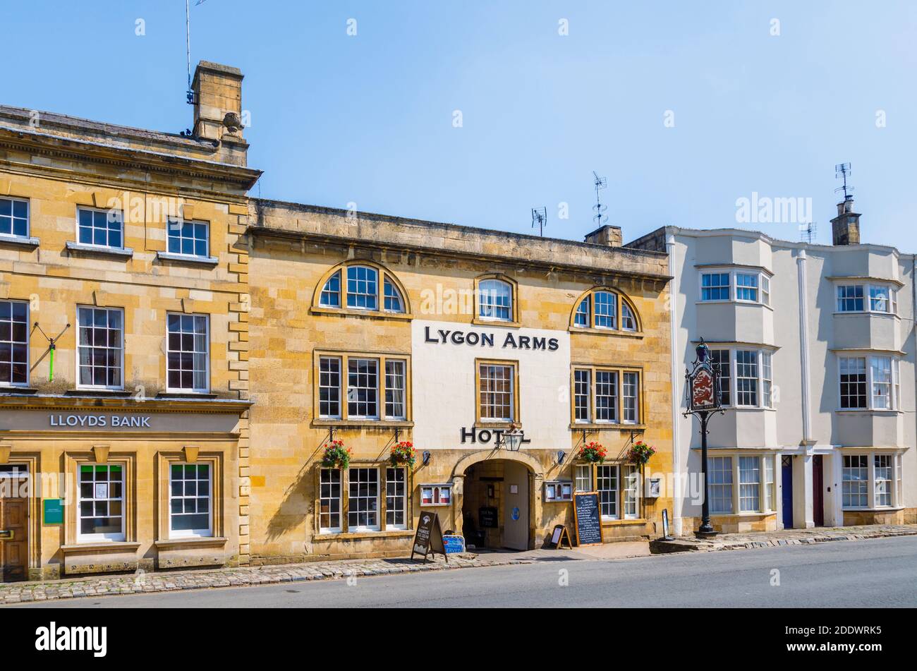 Vue sur le Lygon Arms Hotel, une ancienne auberge de coaching à High Street, Chipping Campden, une petite ville de marché dans les Cotswolds à Gloucestershire Banque D'Images