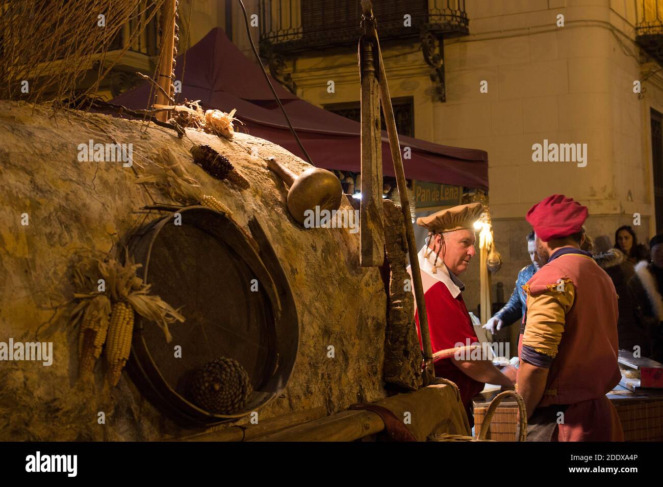 Le marché médiéval annuel se tient à Orihuela, Alicante, Espagne. Cette photo est de la boulangerie mobile d'un type qui date de l'époque antique. Banque D'Images