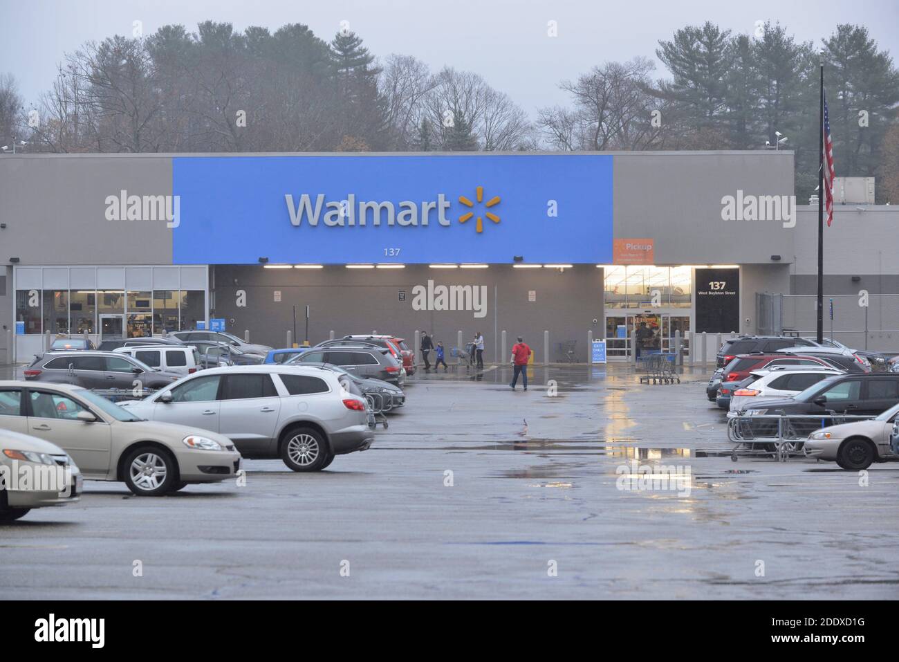 West Boylston, Massachusetts, États-Unis. 13 novembre 2020. Un magasin  Walmart dans le centre du Massachusetts. Crédit : Kenneth Martin/ZUMA Wire/Alay  Live News Photo Stock - Alamy