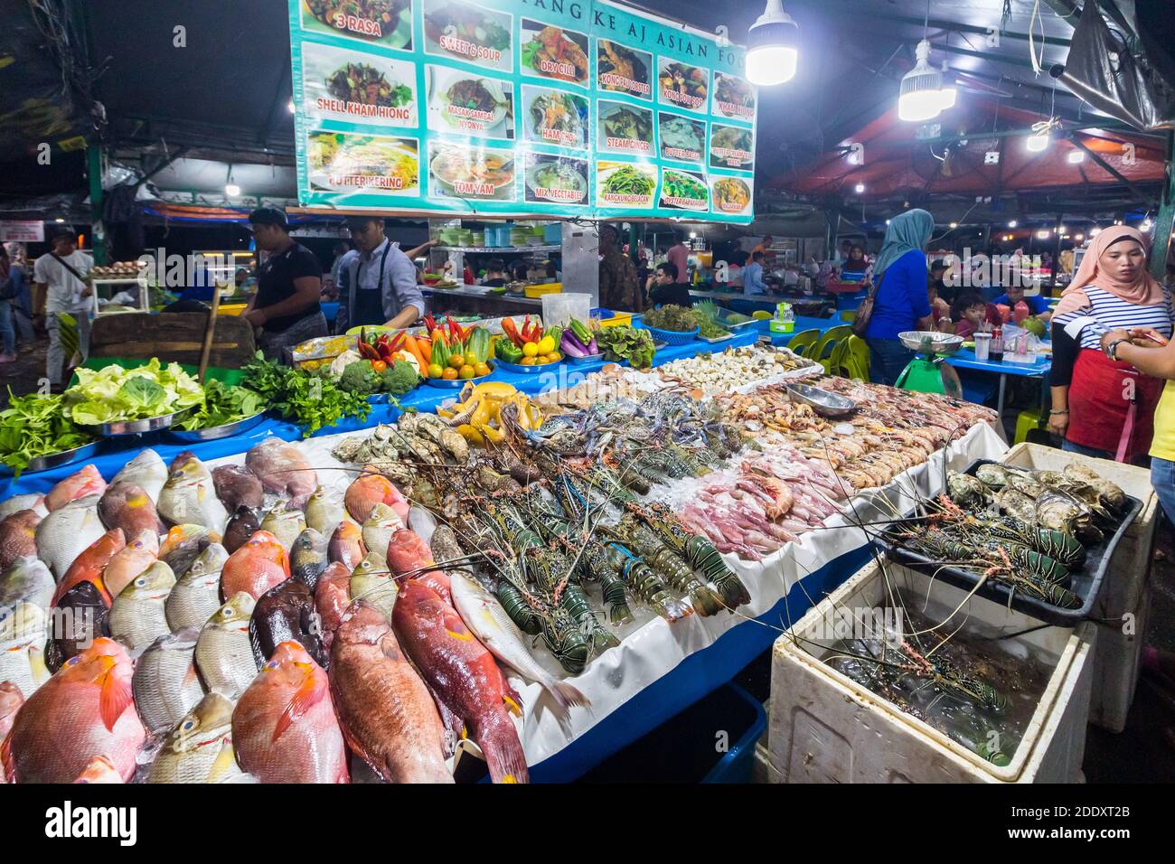 Marché de fruits de mer frais à Kota Kinabalu, Malaisie Banque D'Images