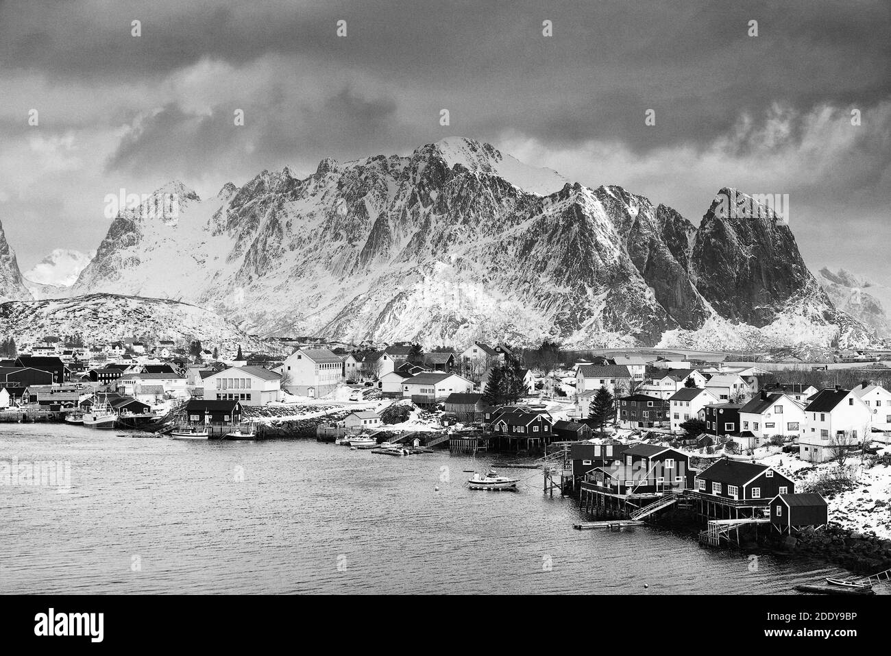 Paysage norvégien près de Reine Resort dans l'archipel de Lofoten, Norvège, Europe Banque D'Images