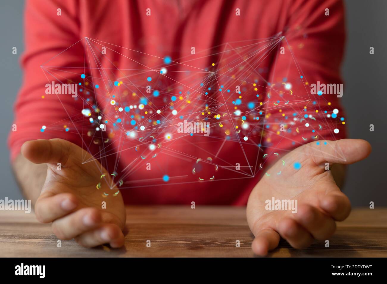 Un rendu 3D de lignes futuristes inspirées de la science-fiction avec un personne réelle la tenant Banque D'Images