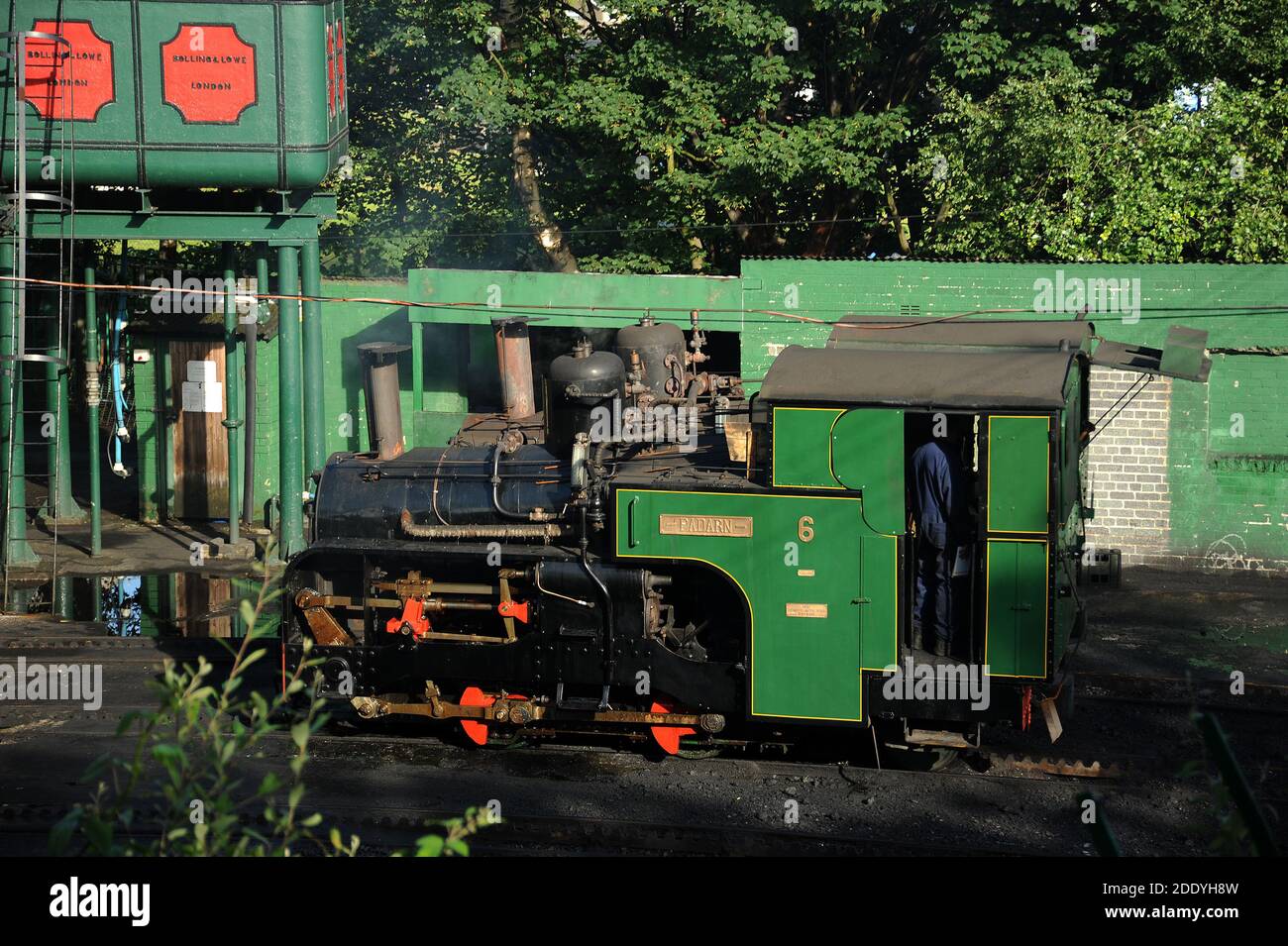 Snowdon Mountain Railway n° 6 'Padarn' caméra la plus proche avec n° 2 'Enid' derrière. Banque D'Images