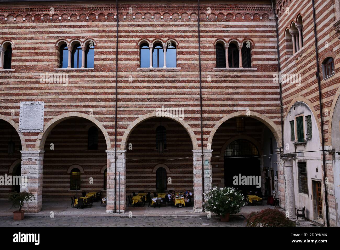 Italie, Vérone - 02 juillet 2020 : Piazza dei Signori - place de la ville de Vérone Banque D'Images