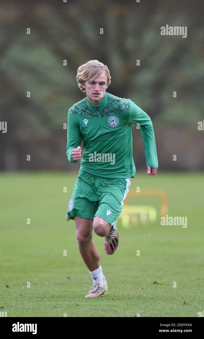 Tranent, Ormiston, East Lothian.Scotland. Royaume-Uni 27 novembre 20. Triallist Hibernian Thomas Roberts session de formation pour Betfred Cup Match vs Dundee crédit: eric mccowat/Alay Live News Banque D'Images