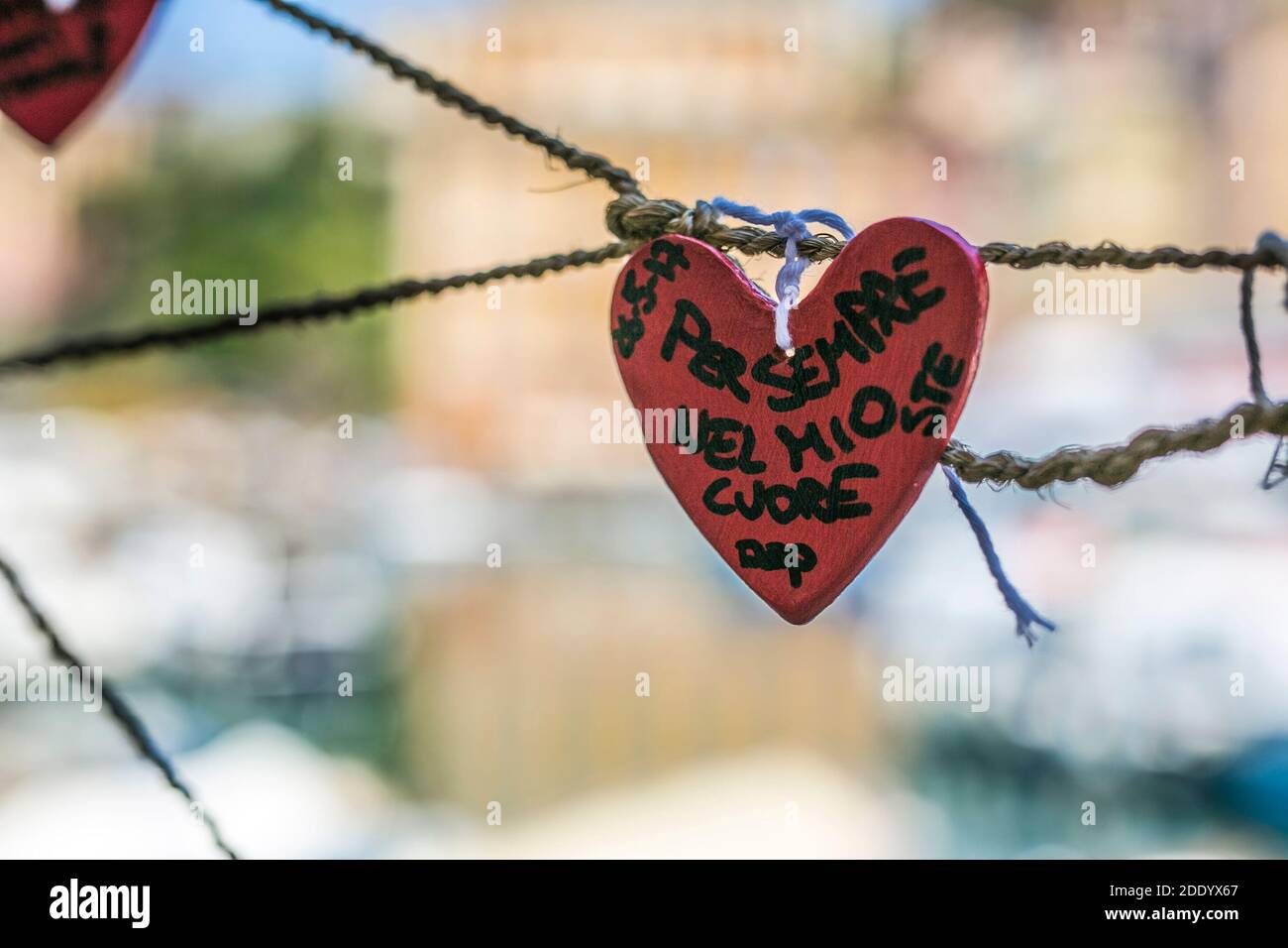 Symbole de l'amour en forme de coeur fait à la main Banque D'Images