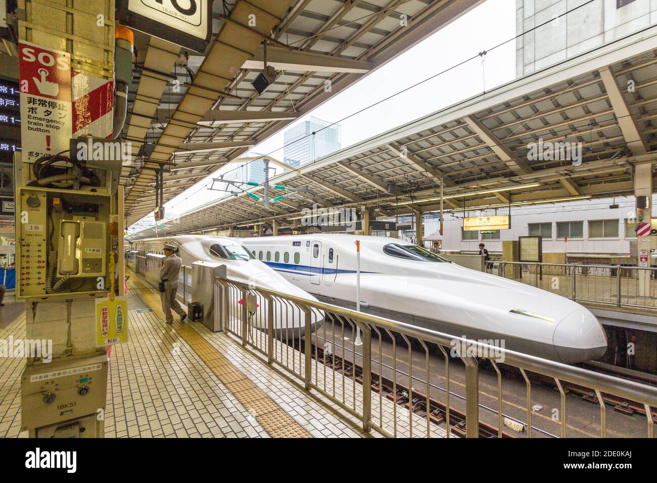 Le train le plus rapide du Japon, le shinkansen à la gare d'Ueno Photo  Stock - Alamy